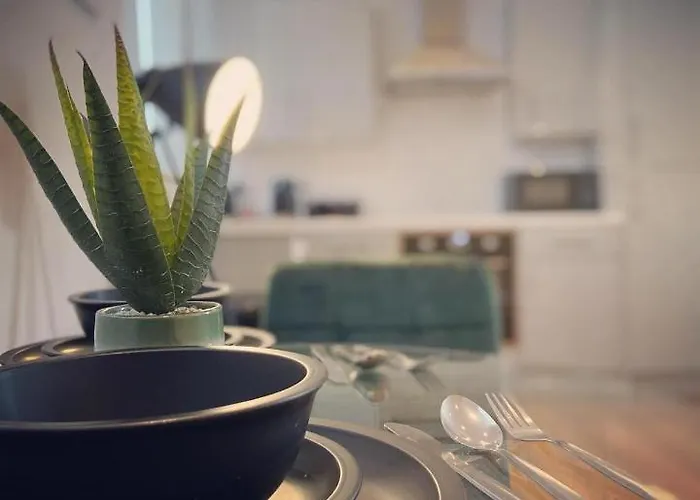 The Law House By The Opulence - Free Centre Parking *